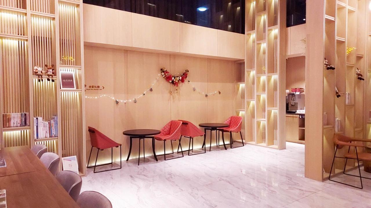 Royal Roi Hotel Taichung Bagian luar foto