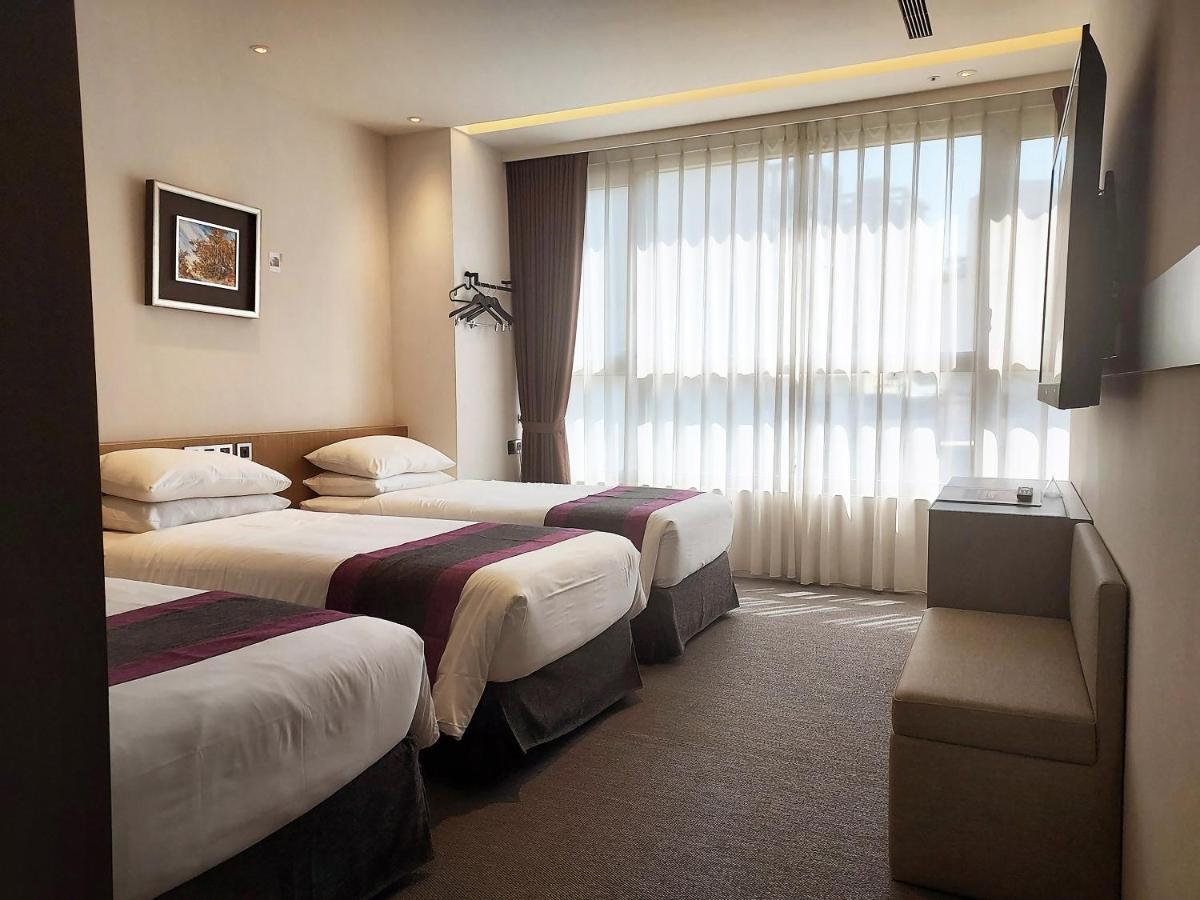 Royal Roi Hotel Taichung Bagian luar foto