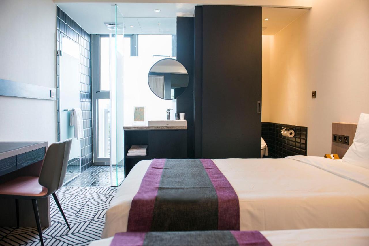 Royal Roi Hotel Taichung Bagian luar foto