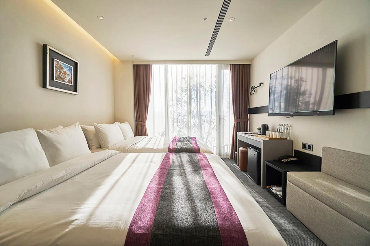 Royal Roi Hotel Taichung Bagian luar foto