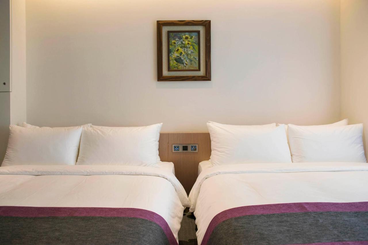Royal Roi Hotel Taichung Bagian luar foto