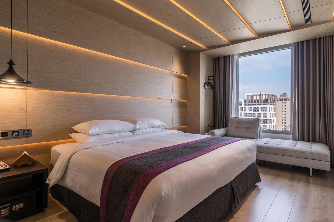 Royal Roi Hotel Taichung Bagian luar foto