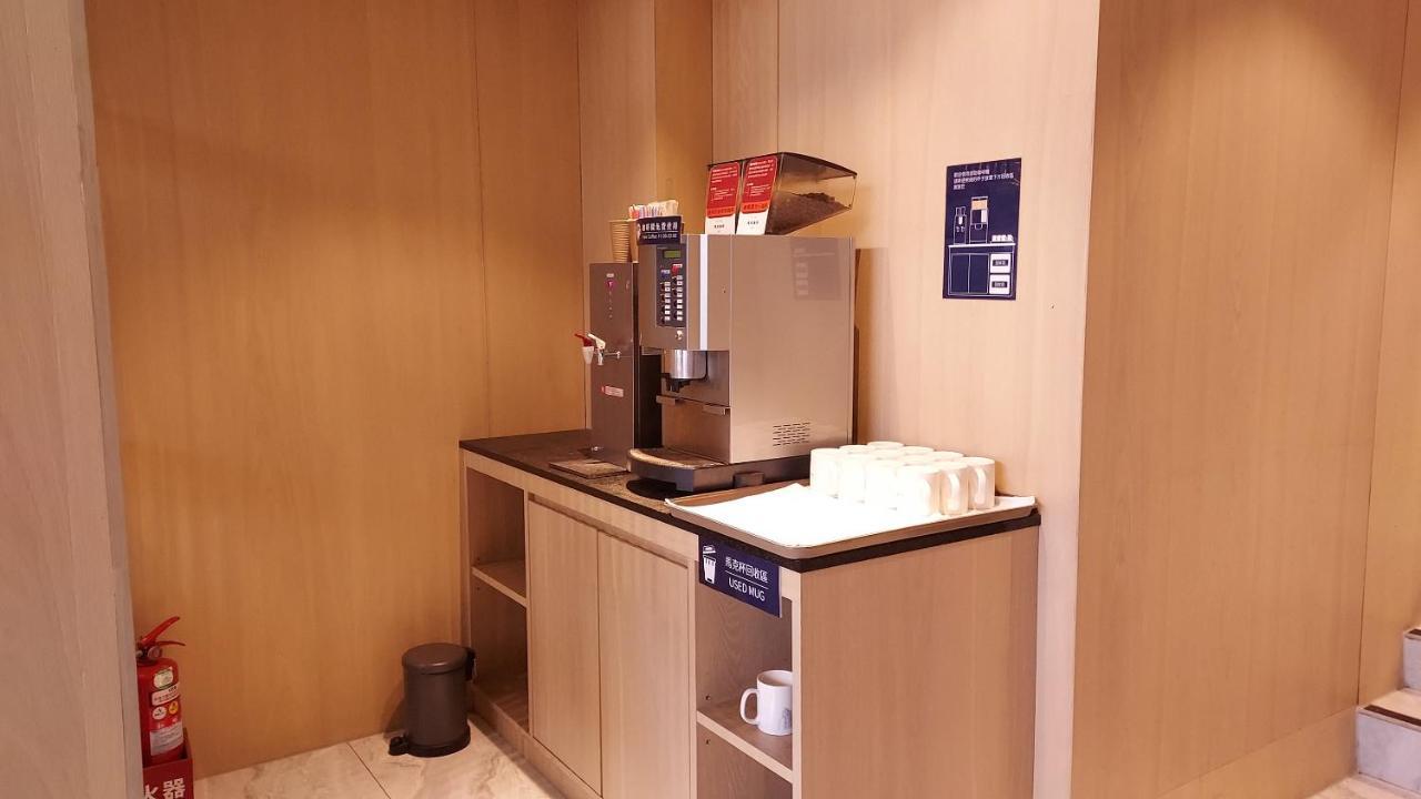 Royal Roi Hotel Taichung Bagian luar foto