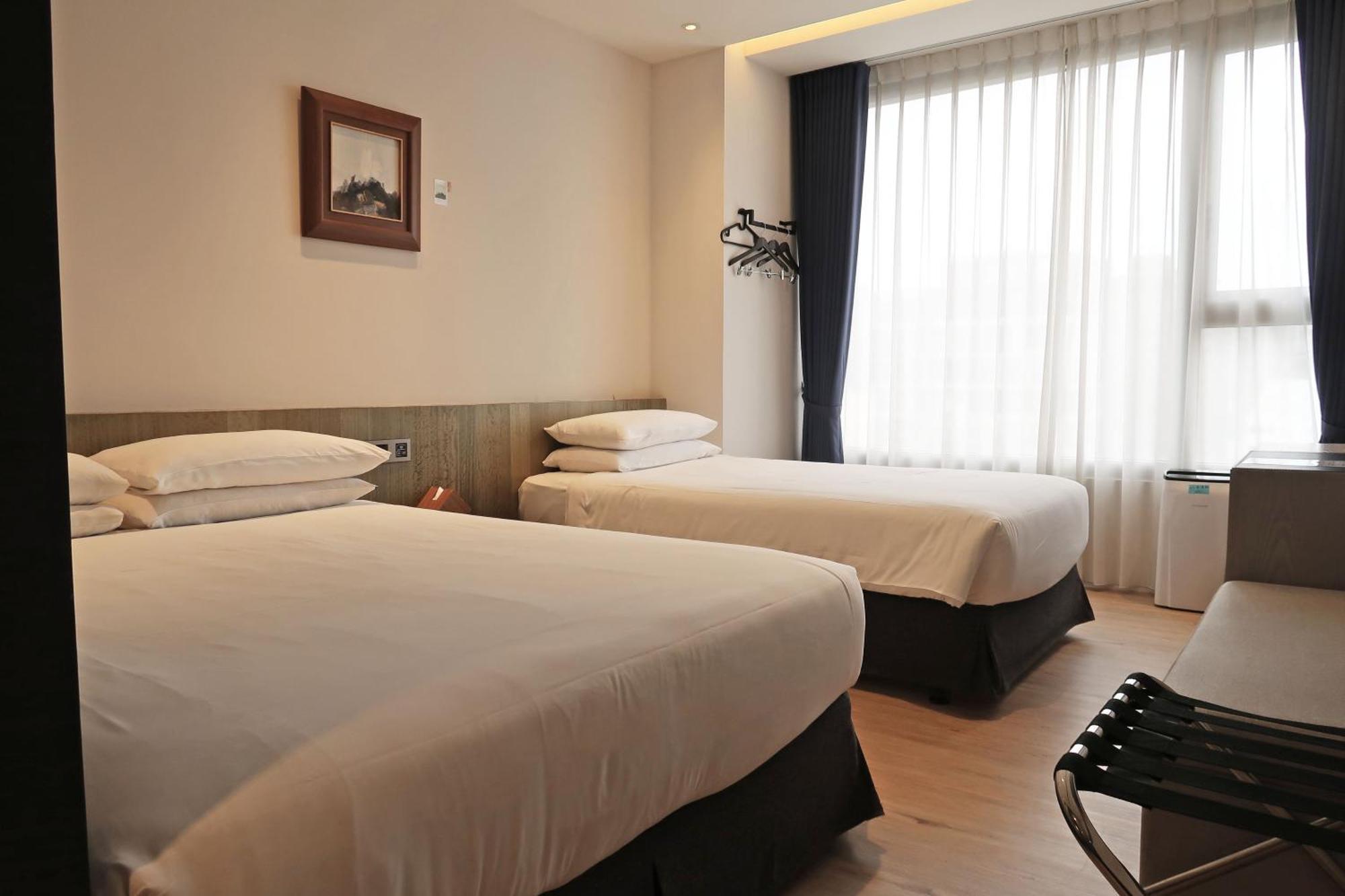 Royal Roi Hotel Taichung Bagian luar foto