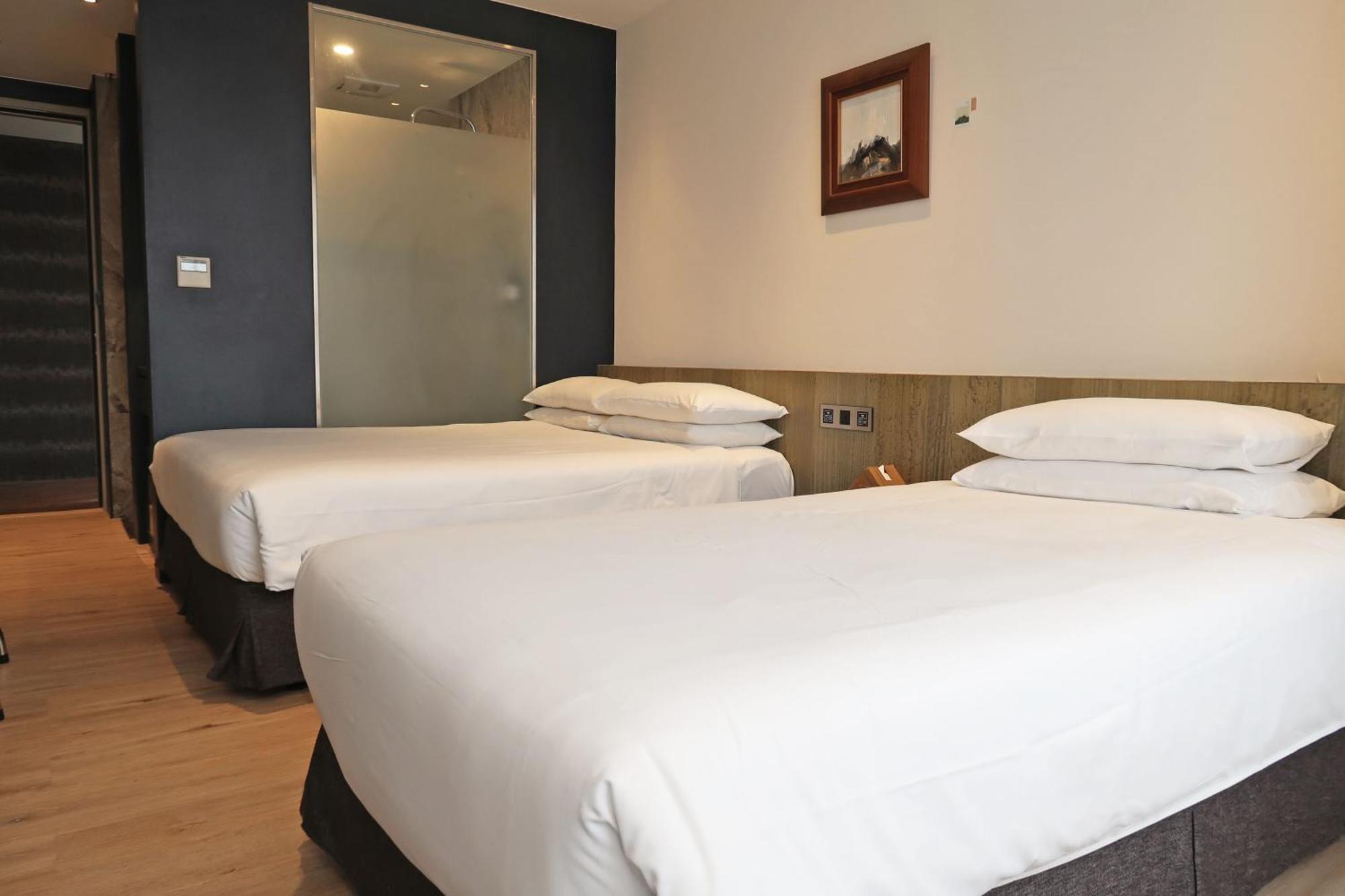 Royal Roi Hotel Taichung Bagian luar foto