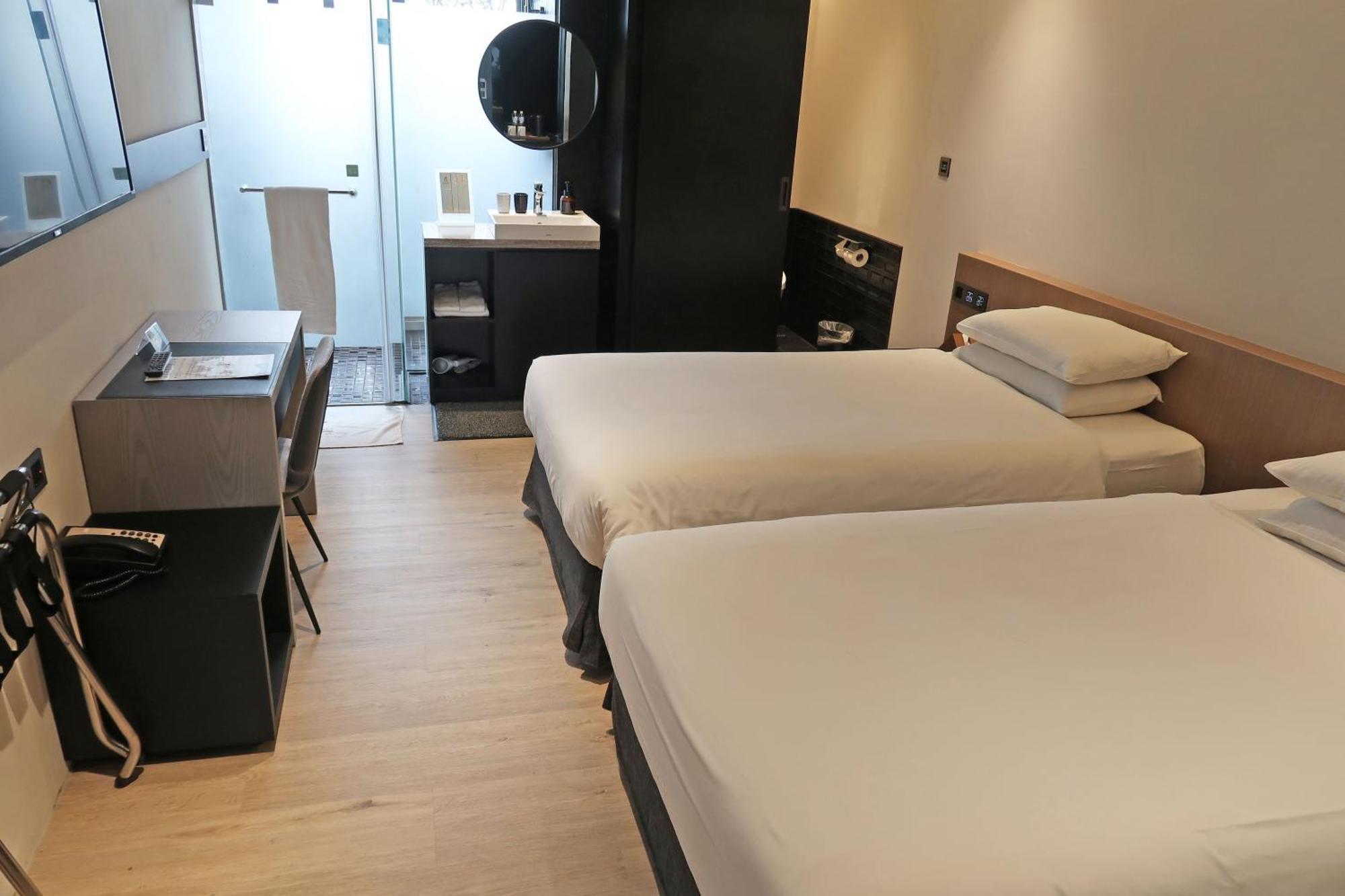 Royal Roi Hotel Taichung Bagian luar foto
