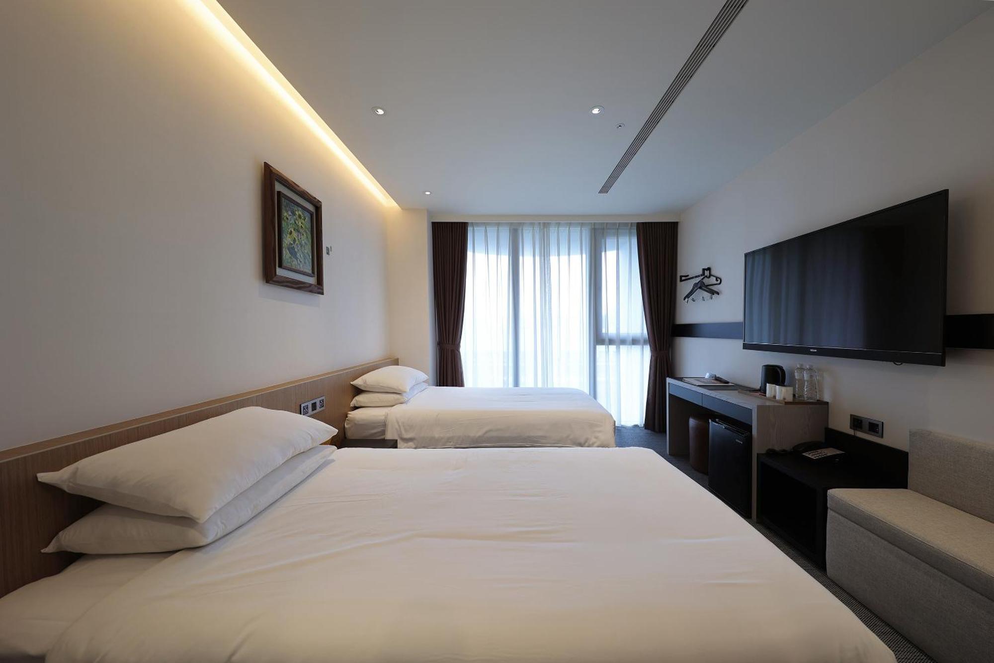 Royal Roi Hotel Taichung Bagian luar foto