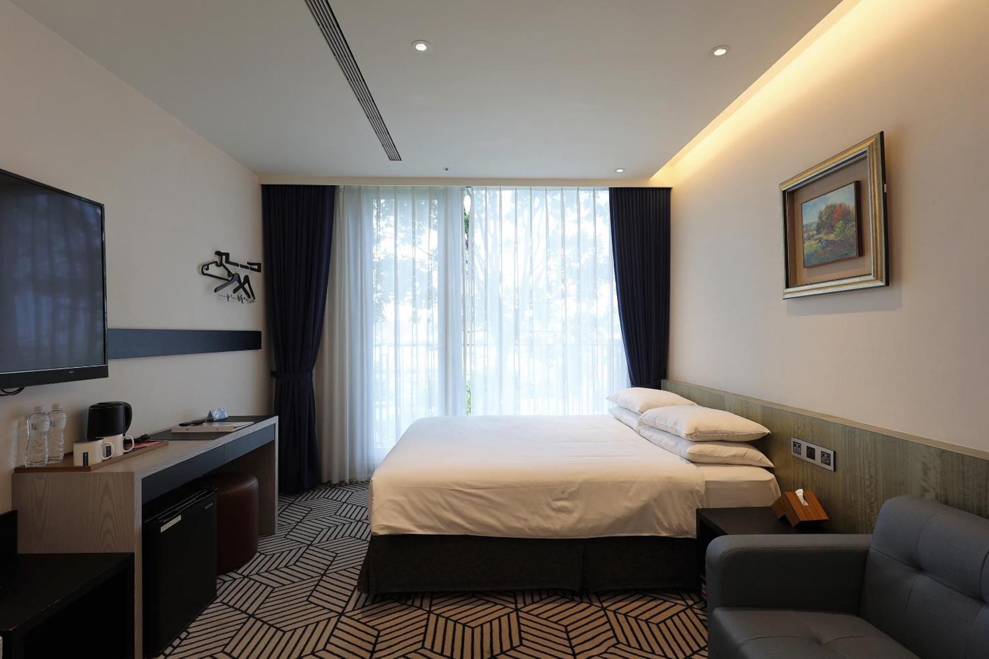Royal Roi Hotel Taichung Bagian luar foto
