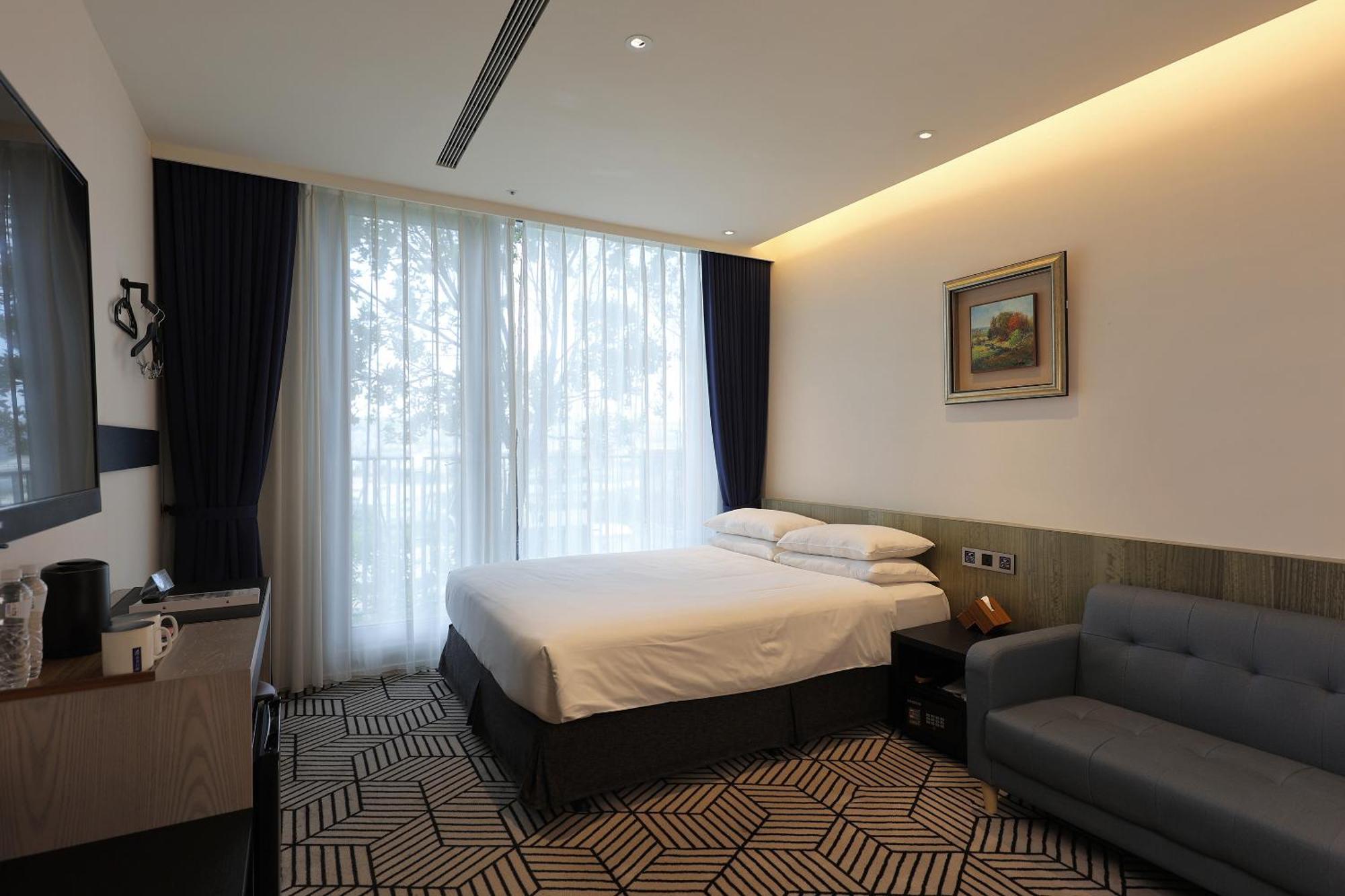 Royal Roi Hotel Taichung Bagian luar foto