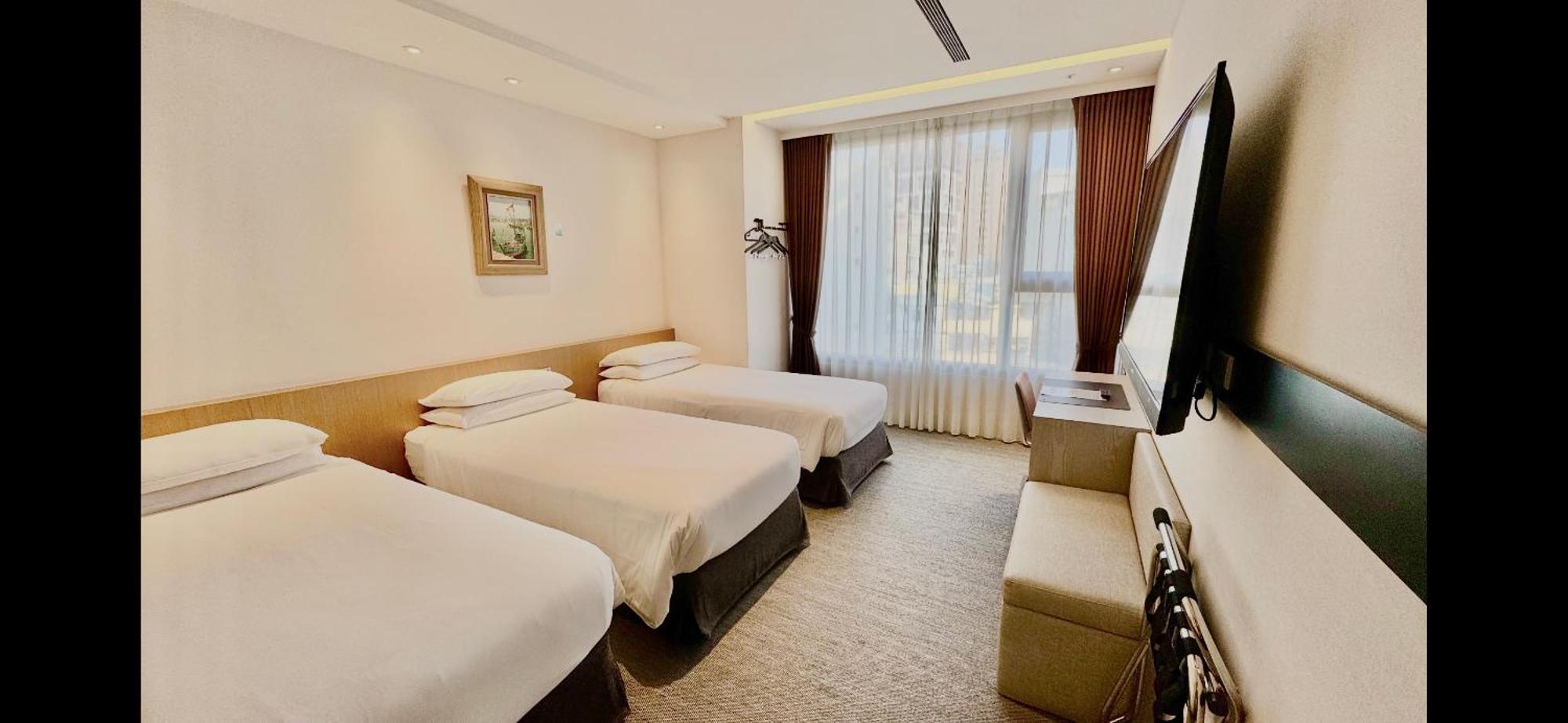 Royal Roi Hotel Taichung Bagian luar foto