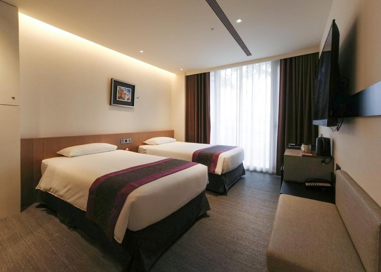 Royal Roi Hotel Taichung Bagian luar foto